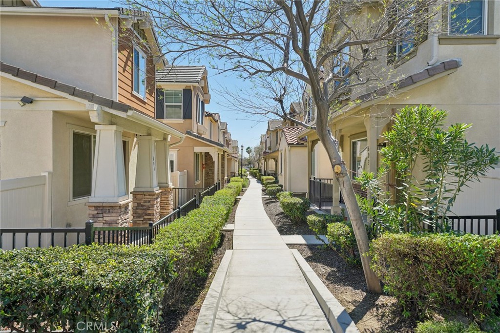 618 South Brampton Avenue Rialto, CA 92376 - Photo 8 of 57