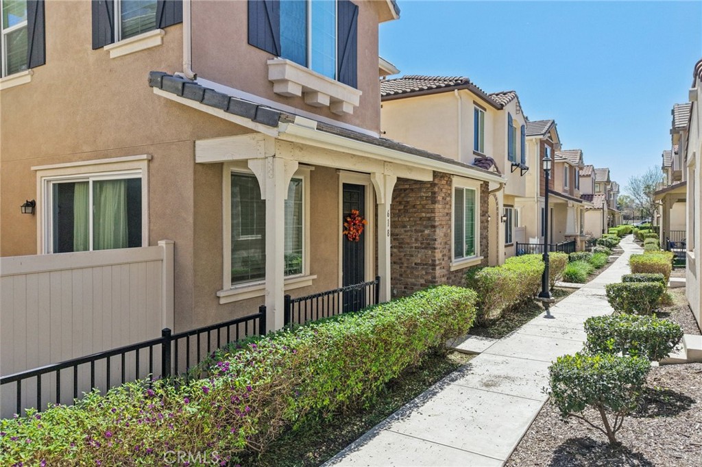 618 South Brampton Avenue Rialto, CA 92376 - Photo 9 of 57