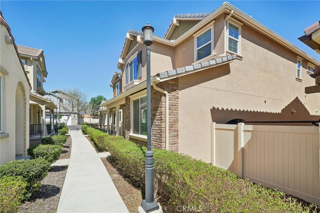 618 South Brampton Avenue Rialto, CA 92376 - Photo 10 of 57