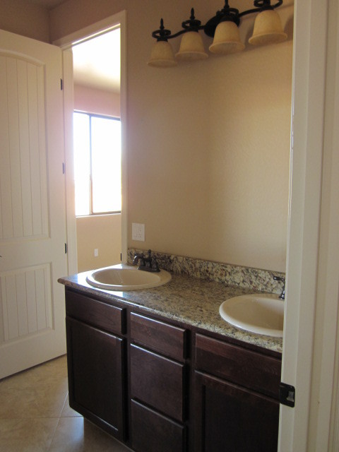 52681 West Huisatch Road Maricopa, AZ 85139 - Photo 13 of 25 Jack & Jill Bath
