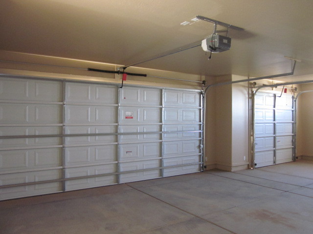 52681 West Huisatch Road Maricopa, AZ 85139 - Photo 16 of 25 Garage