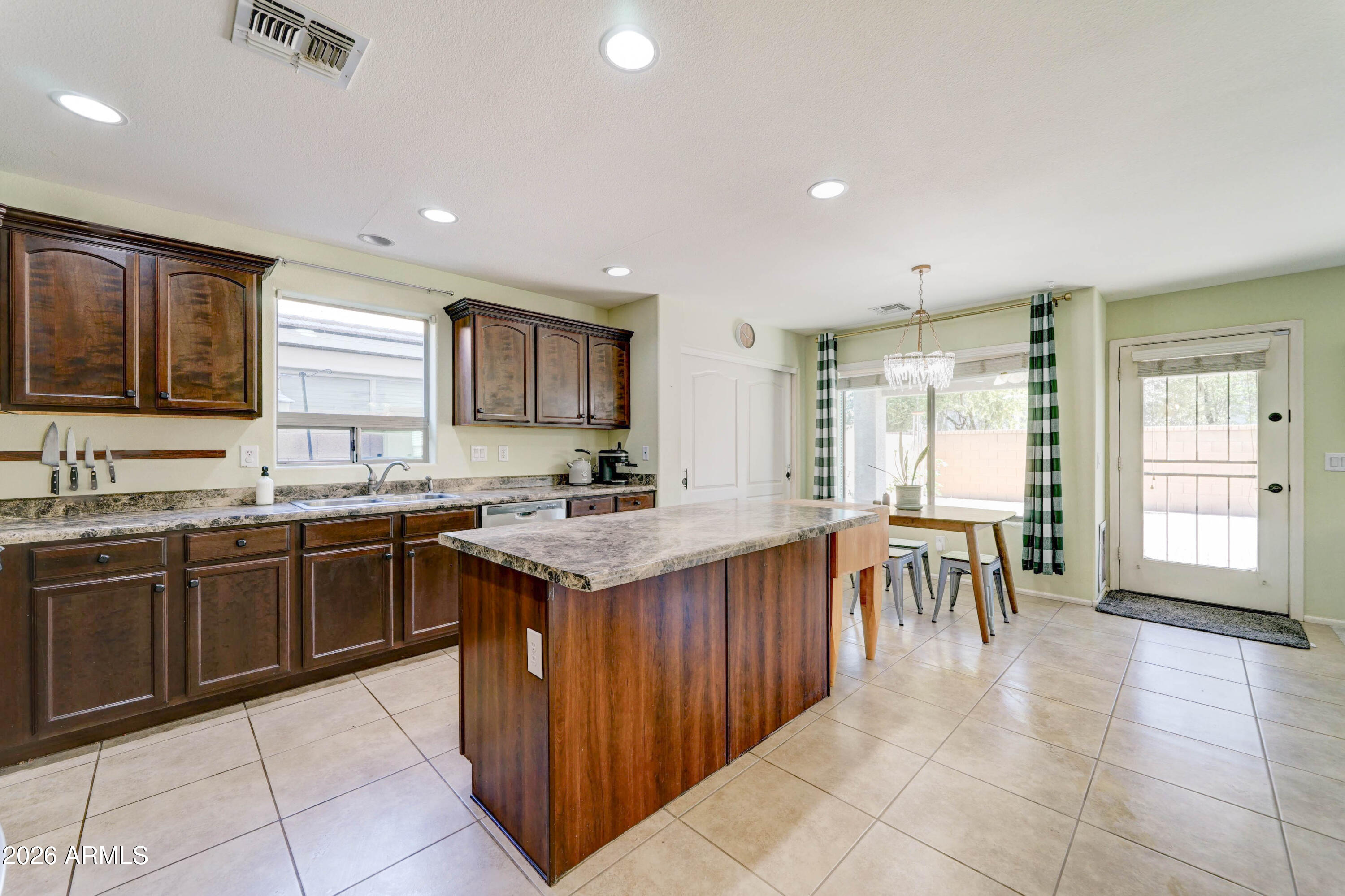 4192 East Bonanza Road Gilbert, AZ 85297 - Photo 4 of 34 4192 E Bonanza Rd-7