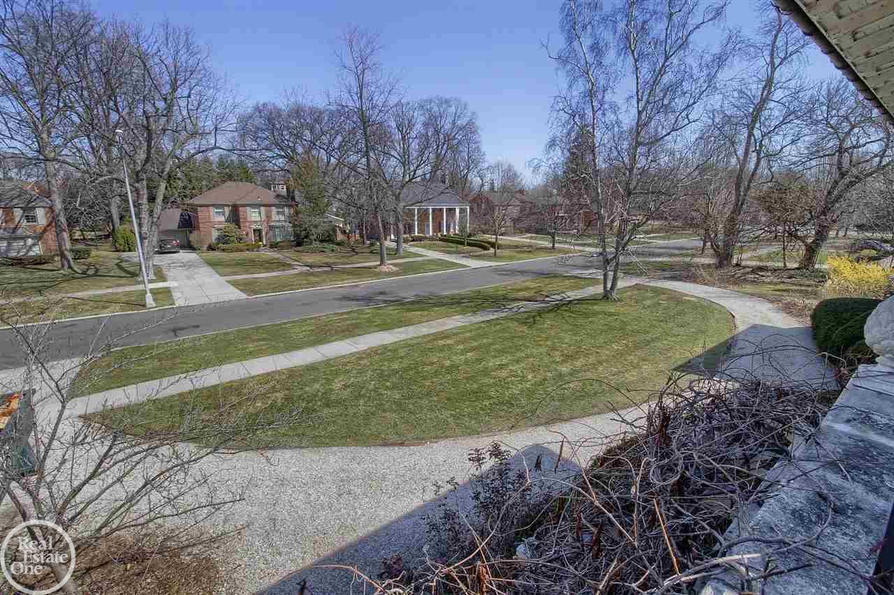 1005 Whittier Road Grosse Pointe, MI 48230 - Photo 32 of 63 31375442-31.JPG