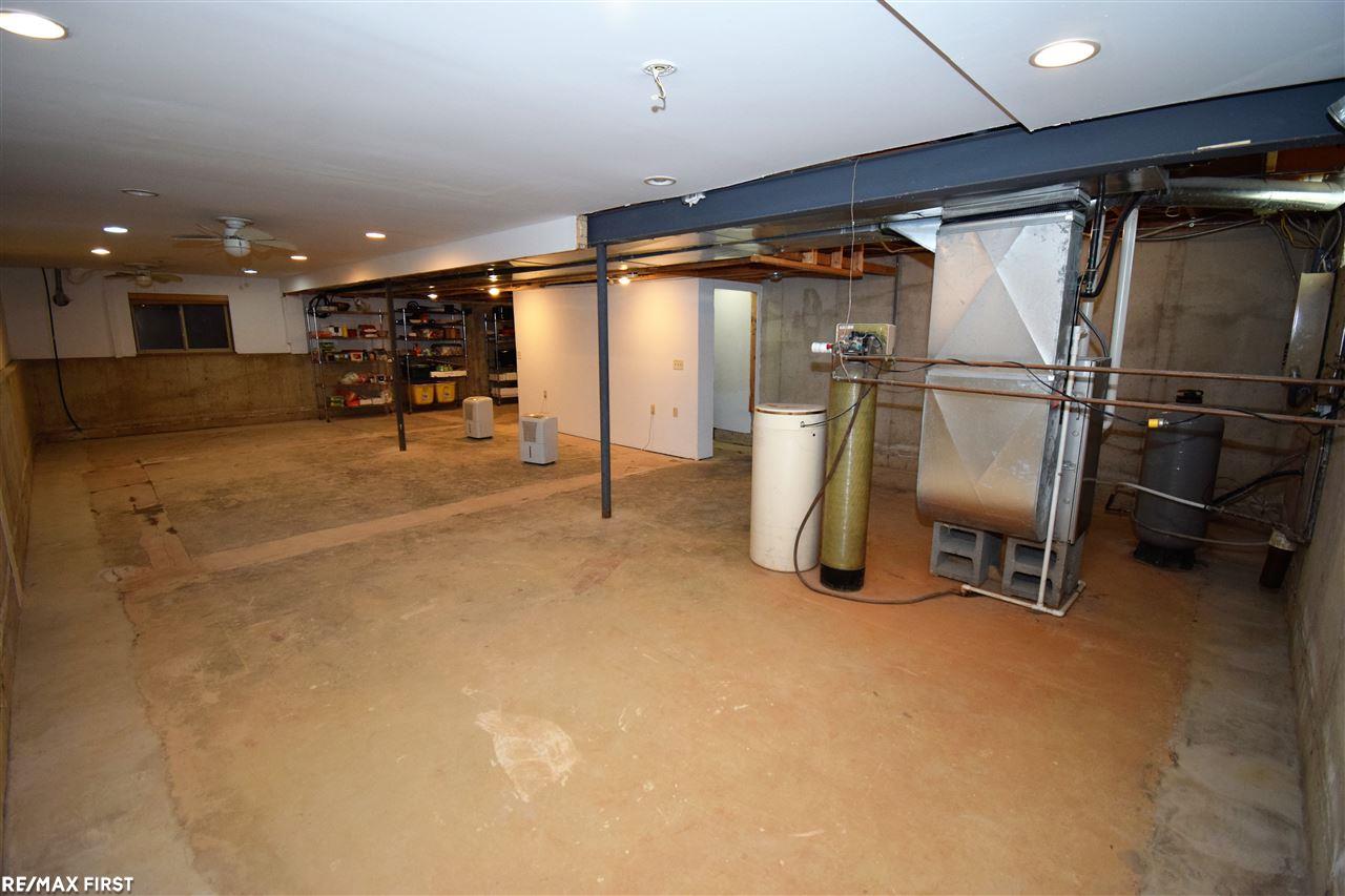 18275 Pratt Road Armada, MI 48005 - Photo 36 of 41 31368154-35.JPG