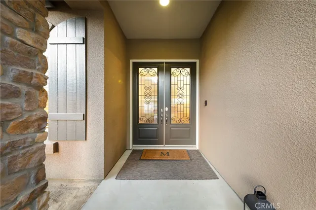 a view of entryway with a front door