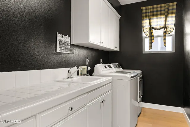 $2,290,000 | 912 Blackbourne Point, Oak Park, CA 91377