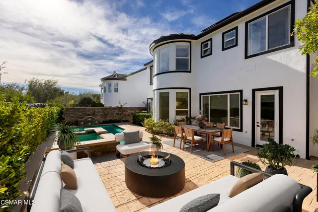 $2,290,000 | 912 Blackbourne Point, Oak Park, CA 91377