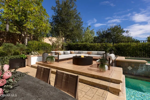 $2,290,000 | 912 Blackbourne Point, Oak Park, CA 91377