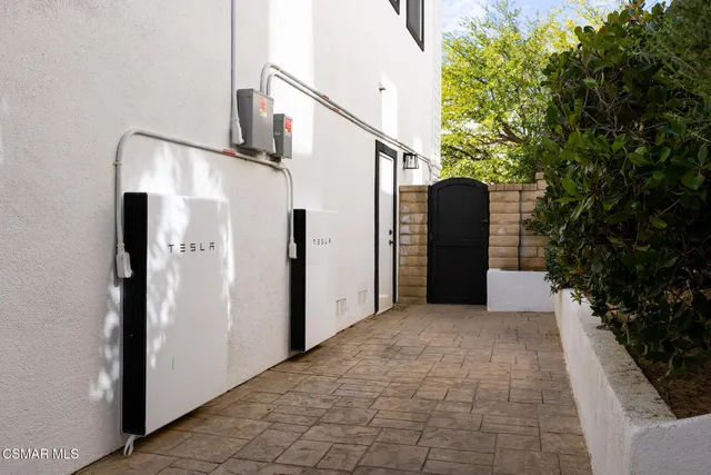 $2,290,000 | 912 Blackbourne Point, Oak Park, CA 91377