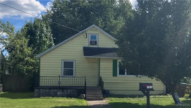$179,900 | 107 Evergreen Place, Cheektowaga, NY 14225