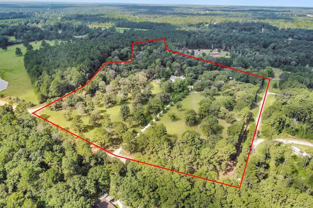 a picture of a white wall with white and white walls