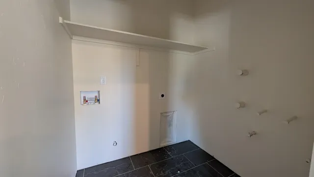 a view of utility room