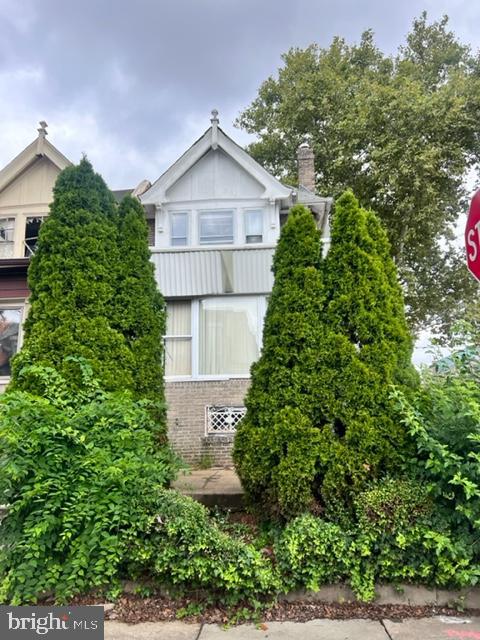 5901 Nassau Road Philadelphia, PA 19151 - Photo 6 of 7 Front