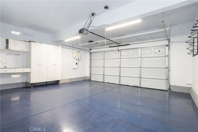 a view of entryway of a house