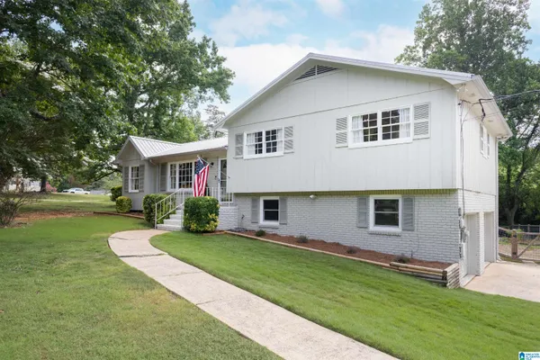 $379,900 | 949 Shady Brook Circle, Hoover, AL 35226