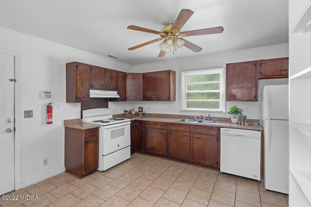 2765 Riverview Road Macon, GA 31204 - Photo 4 of 29 220524_2765_Riverview_RD_Macon_0145_1