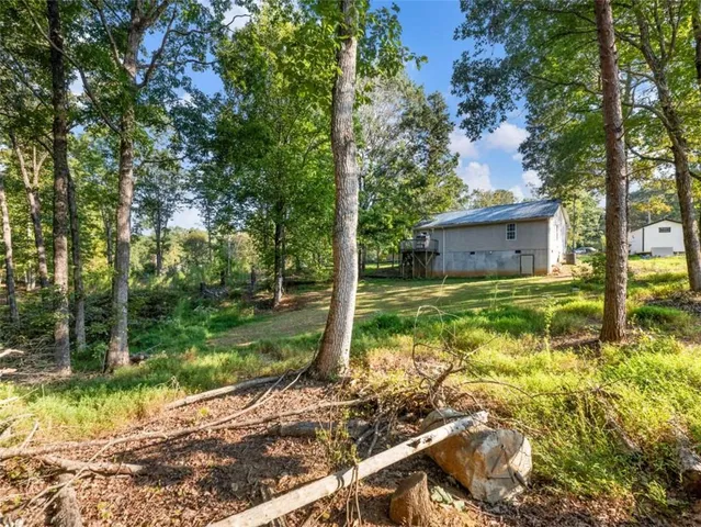 a view of a house with backyard