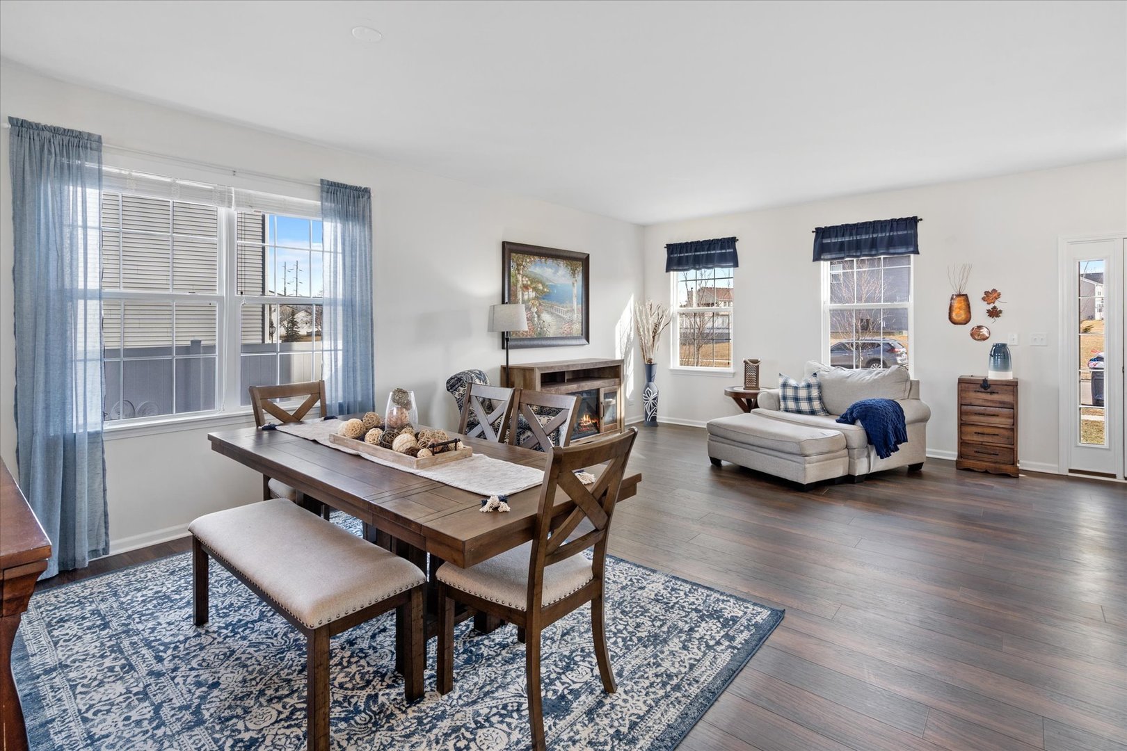 435 Fawn Lane Oswego, IL 60543 - Photo 4 of 26 a living room with furniture and wooden floor