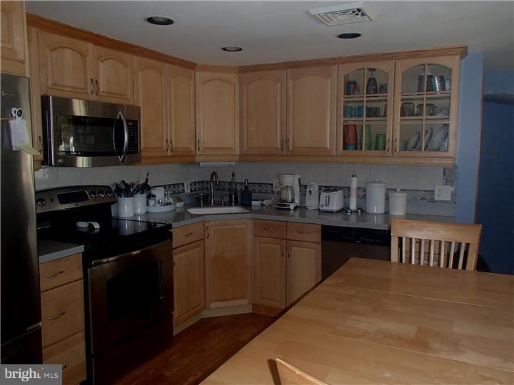 817 Valley Road Warminster, PA 18974 - Photo 3 of 25 Gallery Image 3
