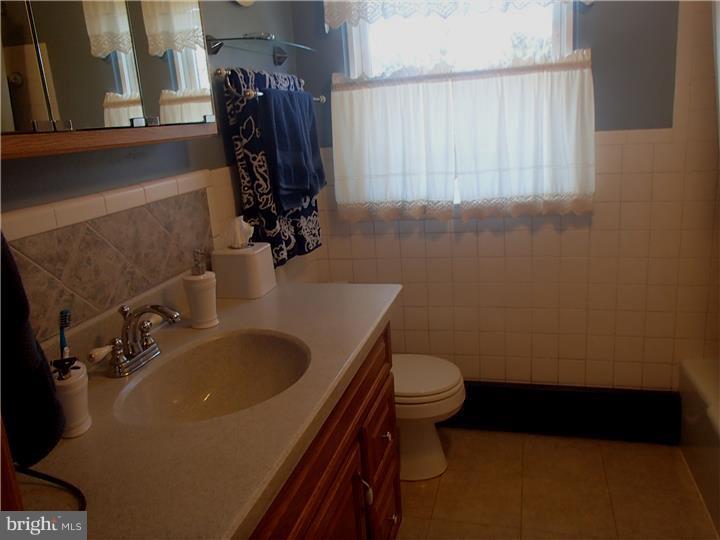 817 Valley Road Warminster, PA 18974 - Photo 8 of 25 Gallery Image 8