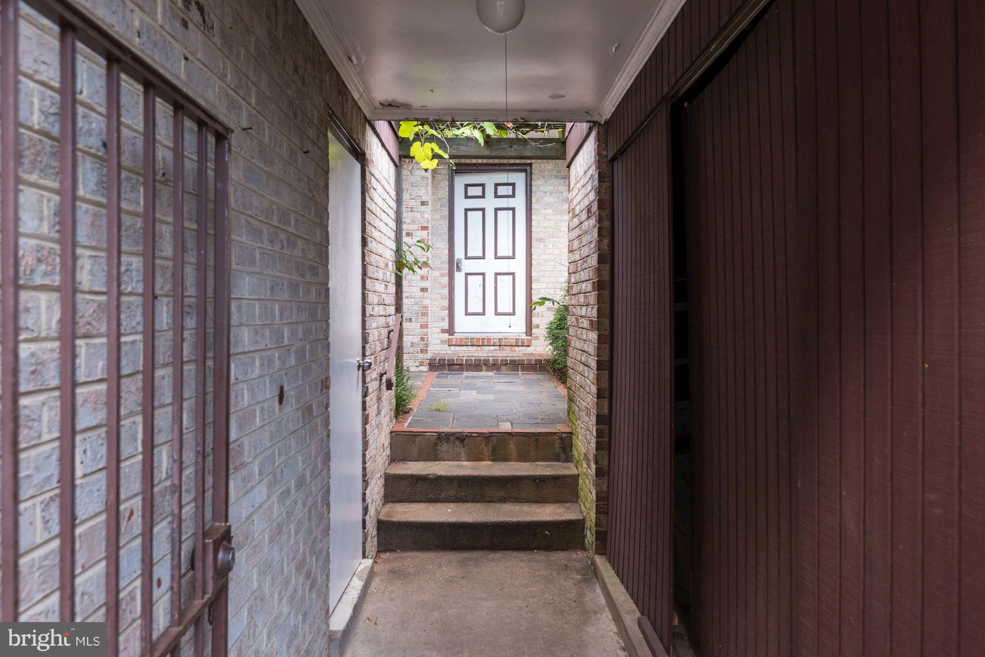 2045 North Glebe Road Arlington, VA 22207 - Photo 19 of 19 a view of entryway