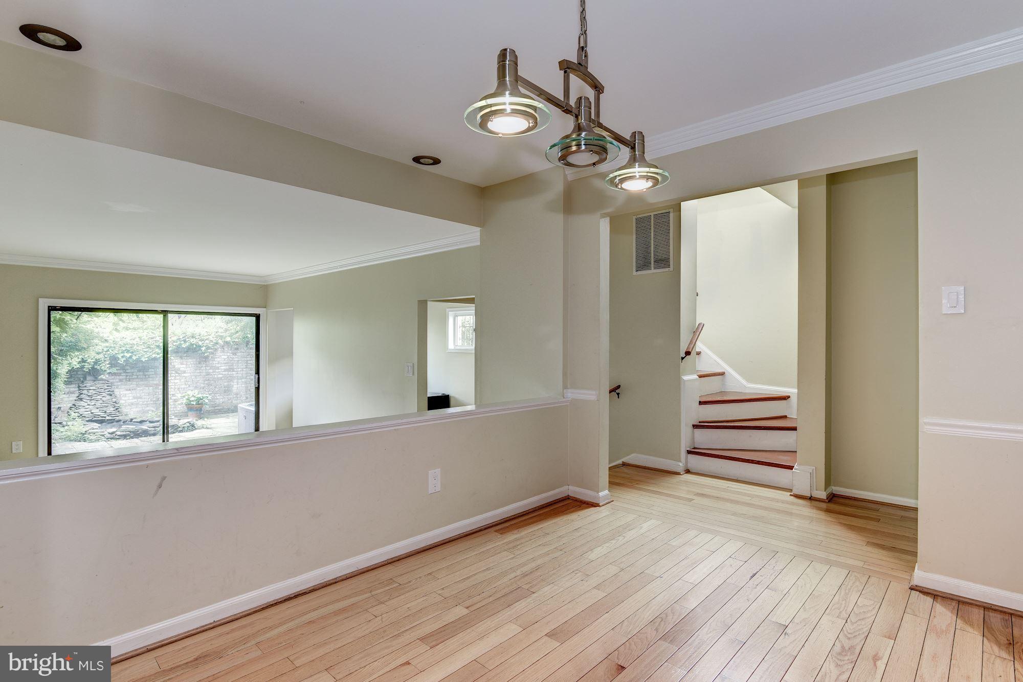 2045 North Glebe Road Arlington, VA 22207 - Photo 6 of 19 a view of a livingroom with wooden floor and window