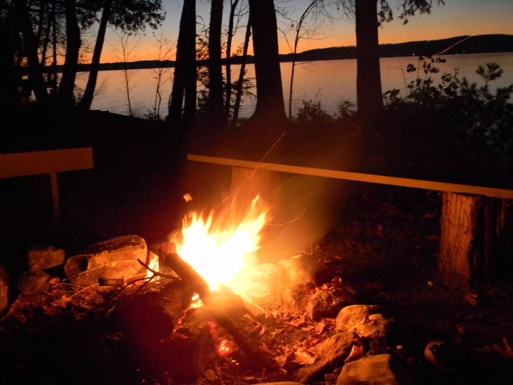 8210 South Lakeview Road Traverse City, MI 49684 - Photo 13 of 55 1817773-12.JPG