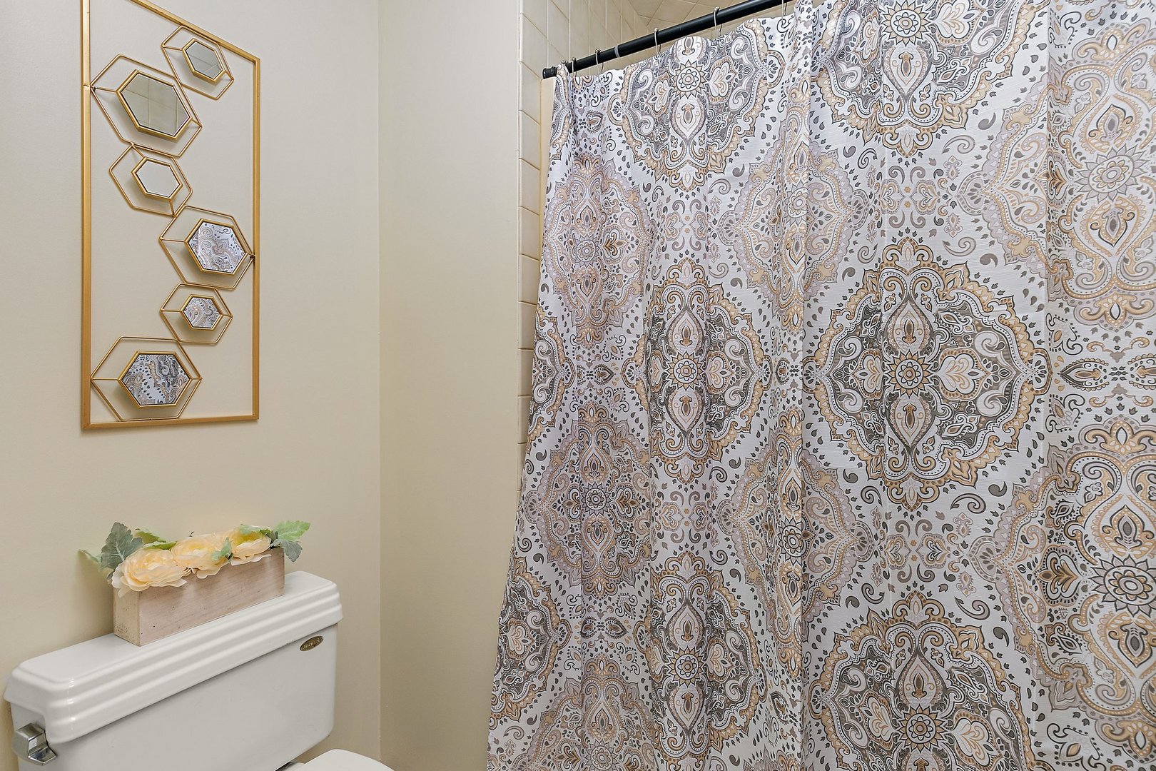 121 Ann Street Cary, IL 60013 - Photo 16 of 30 a bathroom with a shower curtain and a sink