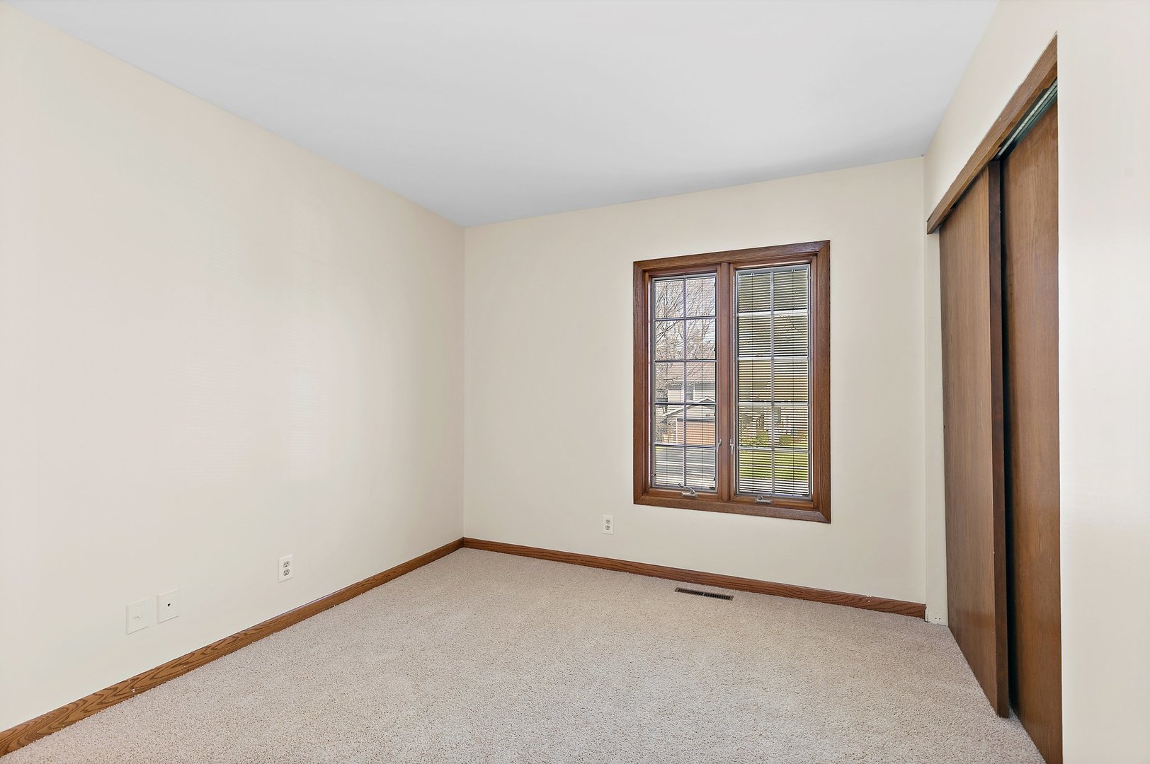 121 Ann Street Cary, IL 60013 - Photo 9 of 30 an empty room with a window