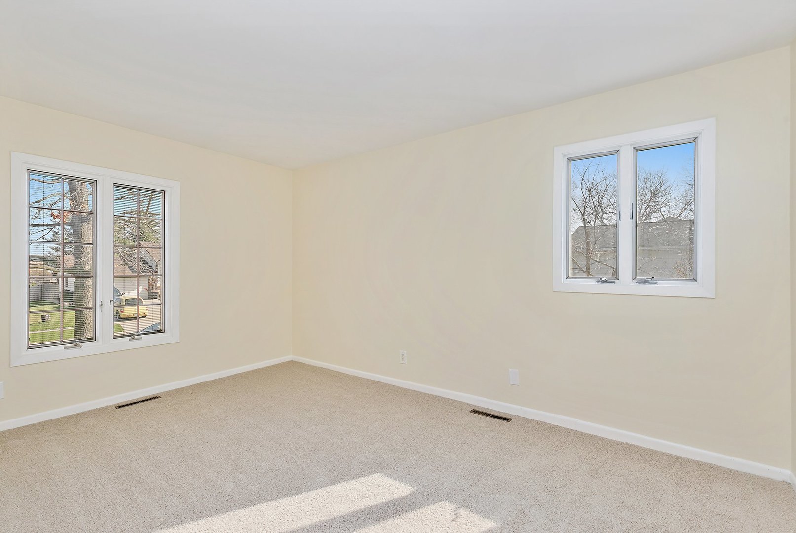 121 Ann Street Cary, IL 60013 - Photo 10 of 30 an empty room with a window