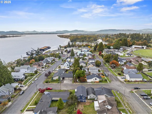 $299,999 | 160 Maple Street, Cathlamet, WA 98612