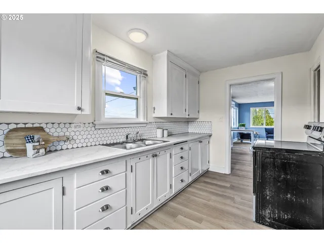 $299,999 | 160 Maple Street, Cathlamet, WA 98612