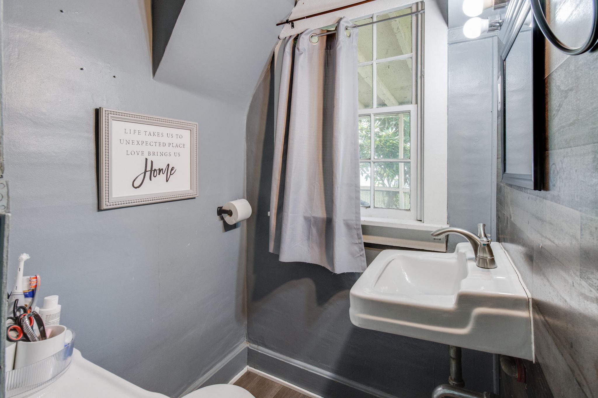 1621 Eden Road Lancaster, PA 17601 - Photo 21 of 40 Half Bath