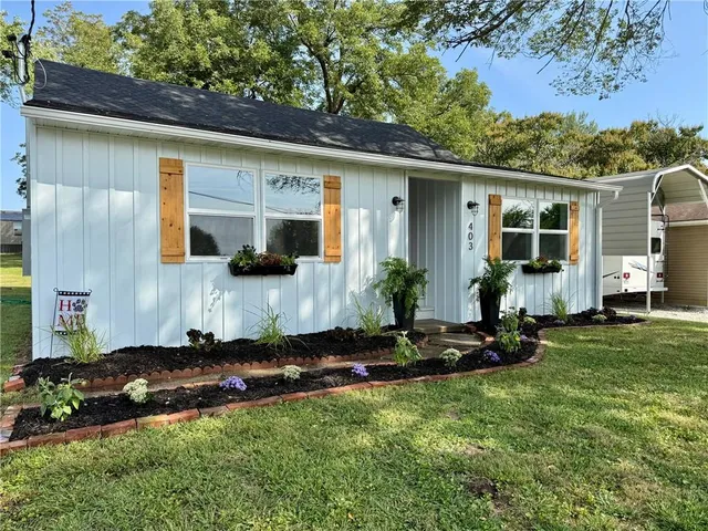 $189,999 | 403 West Cedar Street, Waverly, MO 64096