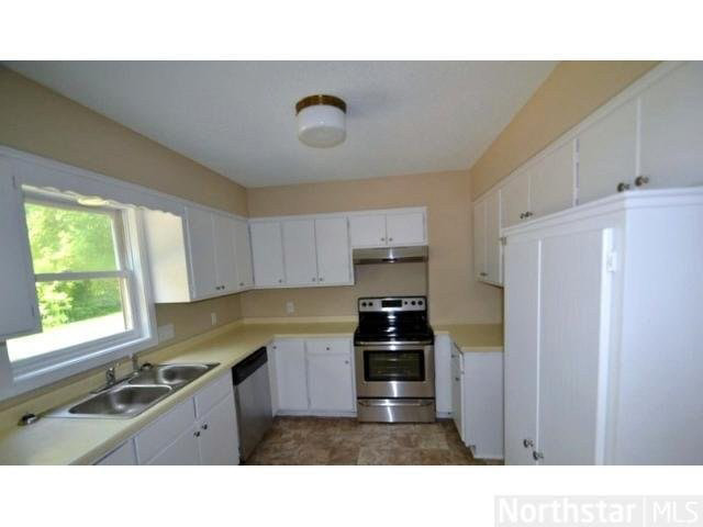 17090 Creek Ridge Trail Minnetonka, MN 55345 - Photo 2 of 13 Gallery Image 2