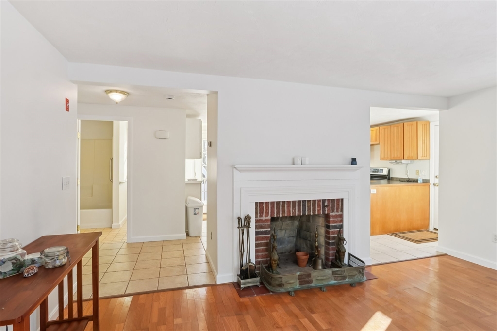 6 George Street Auburn, MA 01501 - Photo 4 of 33