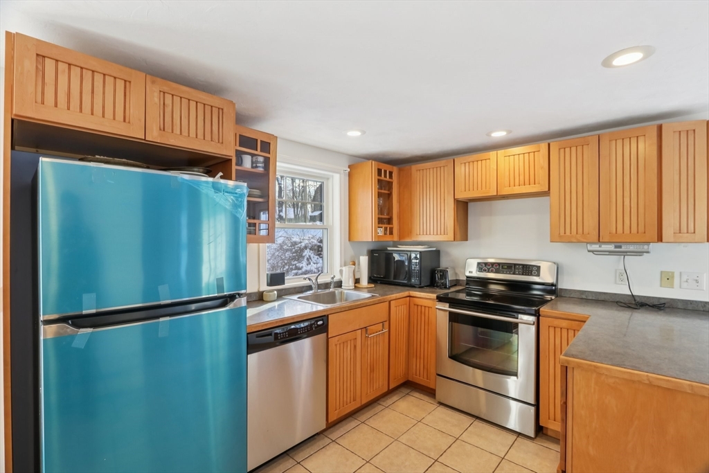 6 George Street Auburn, MA 01501 - Photo 8 of 33