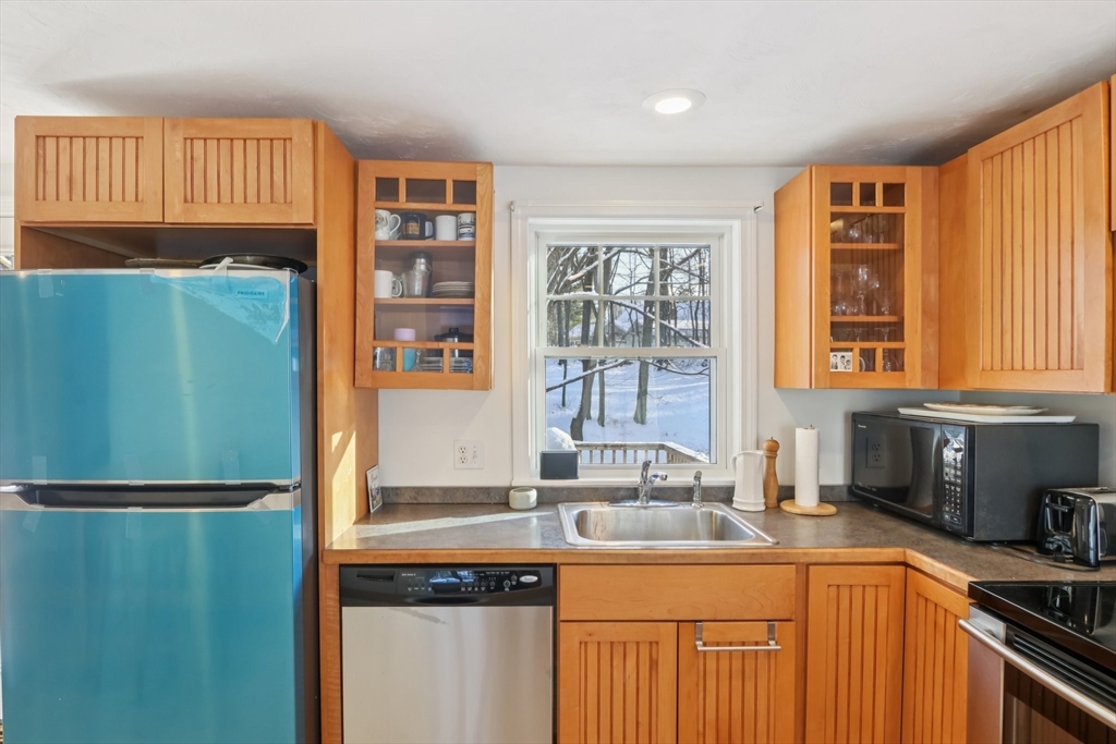 6 George Street Auburn, MA 01501 - Photo 9 of 33