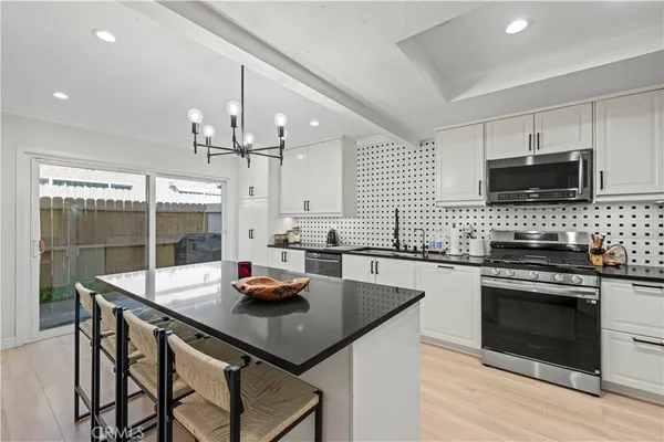 $689,000 | 8601 Sunland Boulevard, Unit 37, Sun Valley, CA 91352