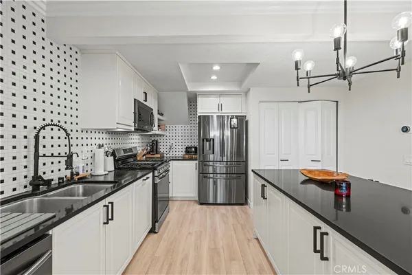 $689,000 | 8601 Sunland Boulevard, Unit 37, Sun Valley, CA 91352