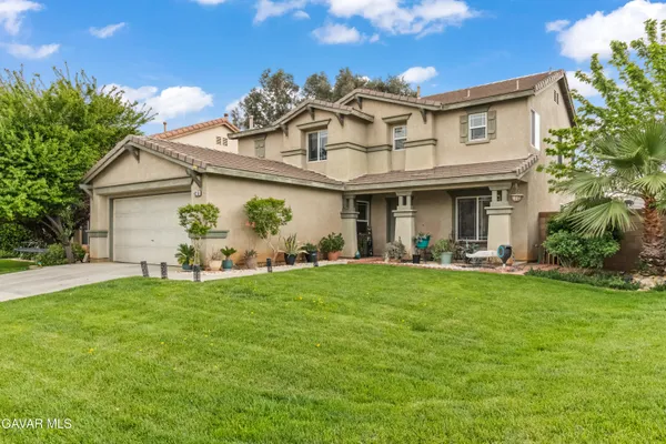 a view of a house with a backyard