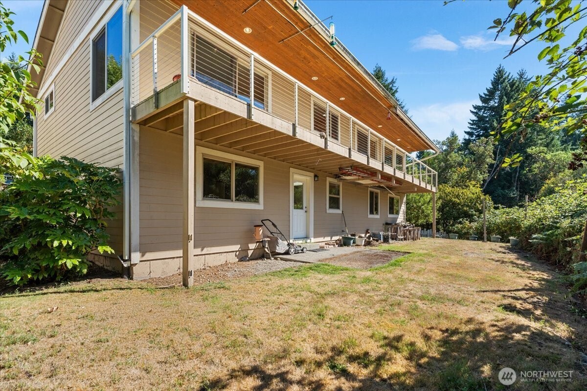 8707 45th Street West Tacoma, WA 98466 - Photo 36 of 39 a front view of a house with yard and trees in the background