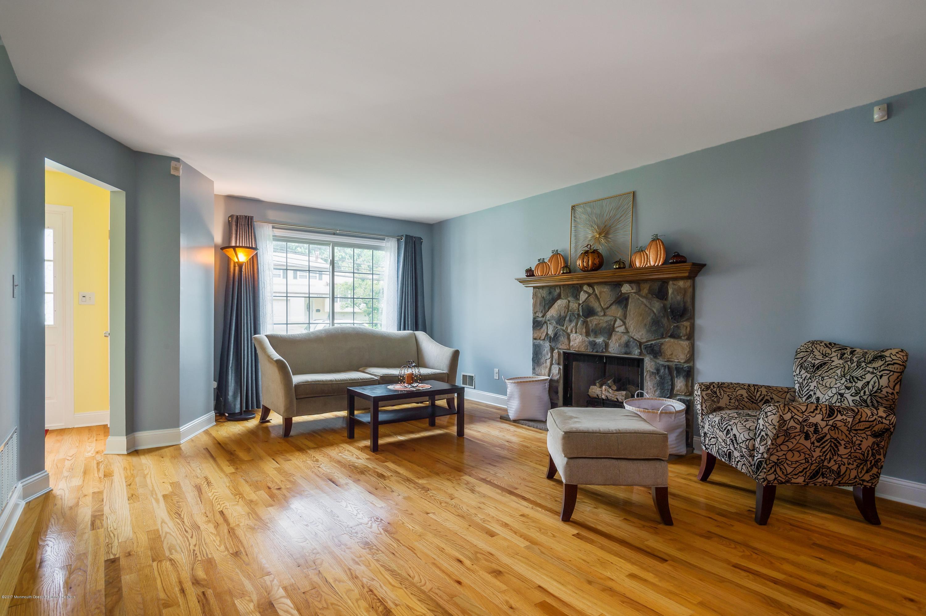 685 Line Road Aberdeen, NJ 07747 - Photo 2 of 23 LivingRoom