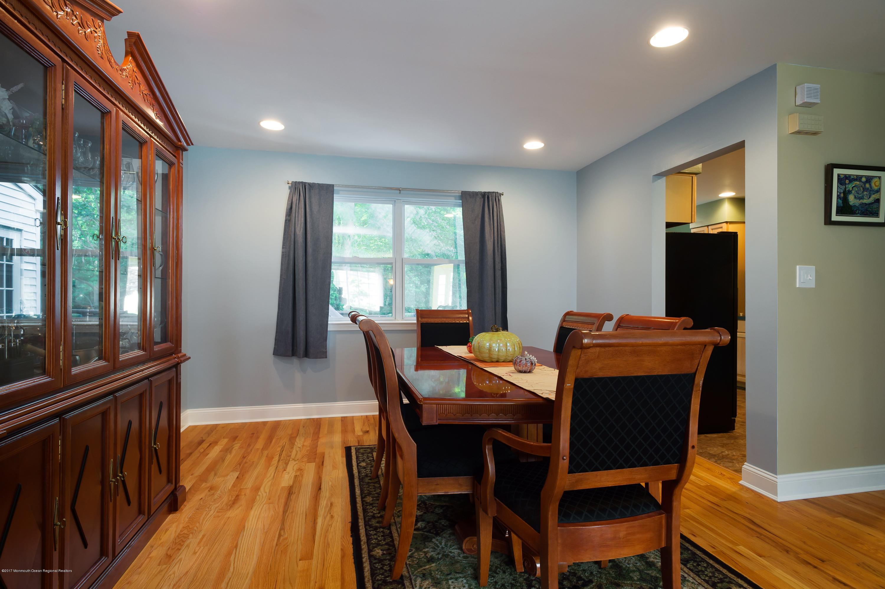685 Line Road Aberdeen, NJ 07747 - Photo 6 of 23 Dining room