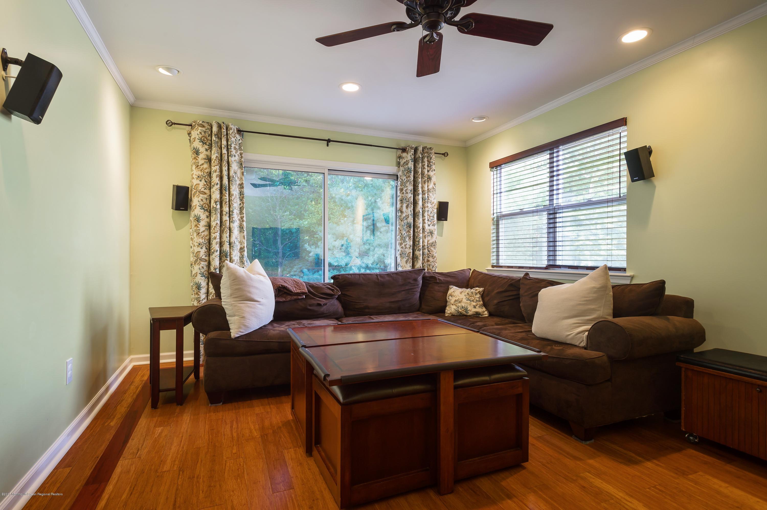 685 Line Road Aberdeen, NJ 07747 - Photo 7 of 23 Family room