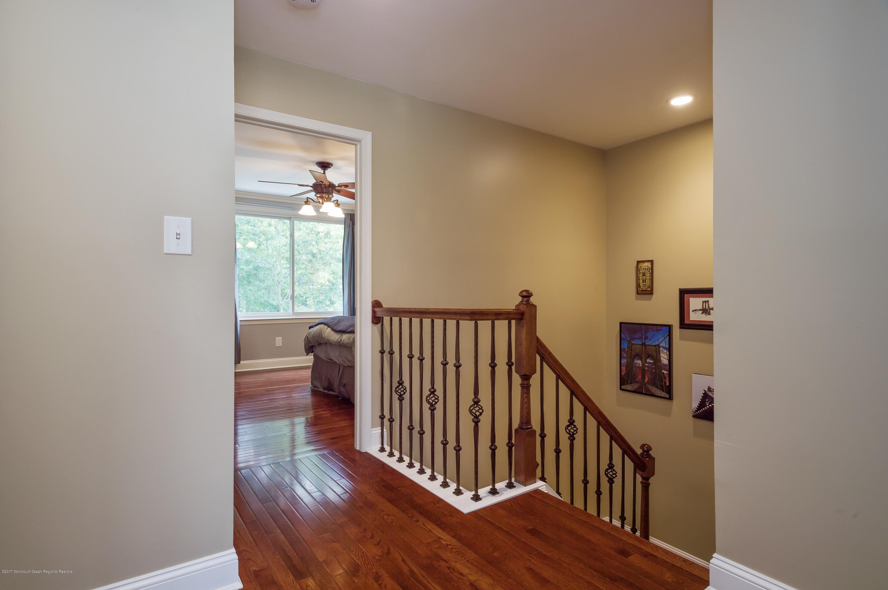 685 Line Road Aberdeen, NJ 07747 - Photo 10 of 23 Landing