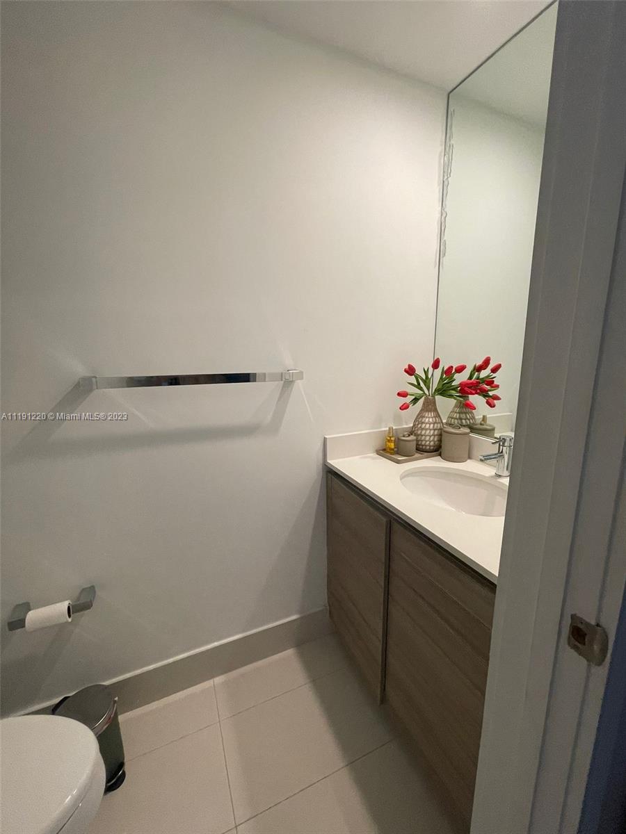 121 Northeast 34th Street, Unit 2215 Miami, FL 33137 - Photo 12 of 18 HALF BATH