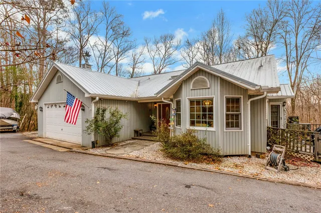 $799,000 | 610 Pointe Wildwood Drive, Seneca, SC 29678