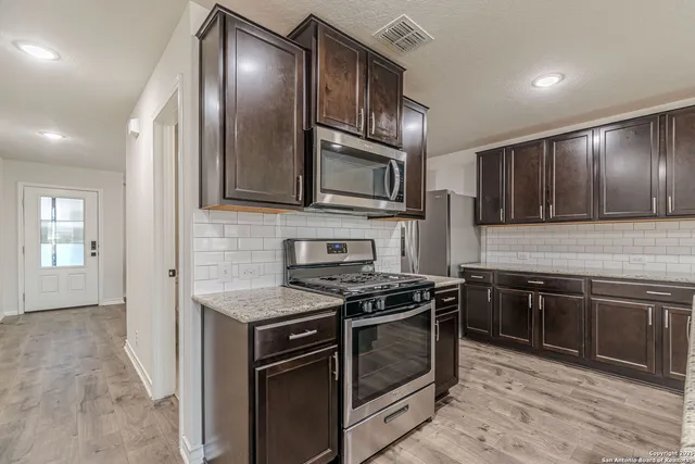 $2,400 | 9717 Baytown Coast, San Antonio, TX 78254