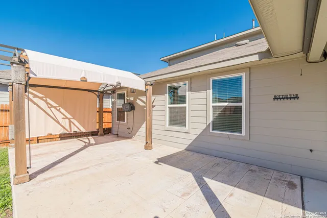 $2,400 | 9717 Baytown Coast, San Antonio, TX 78254